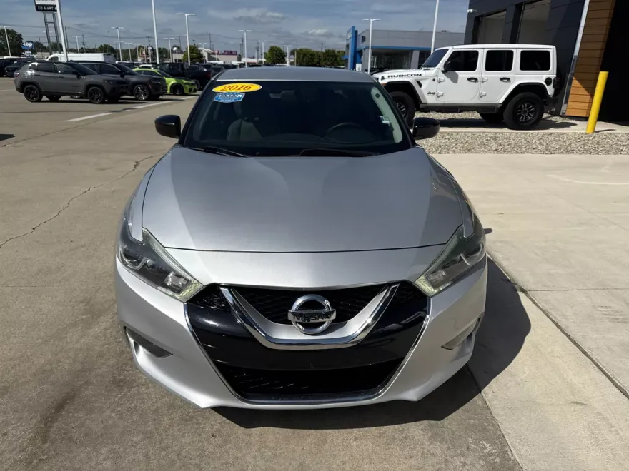 2016 Nissan Maxima S photo 1
