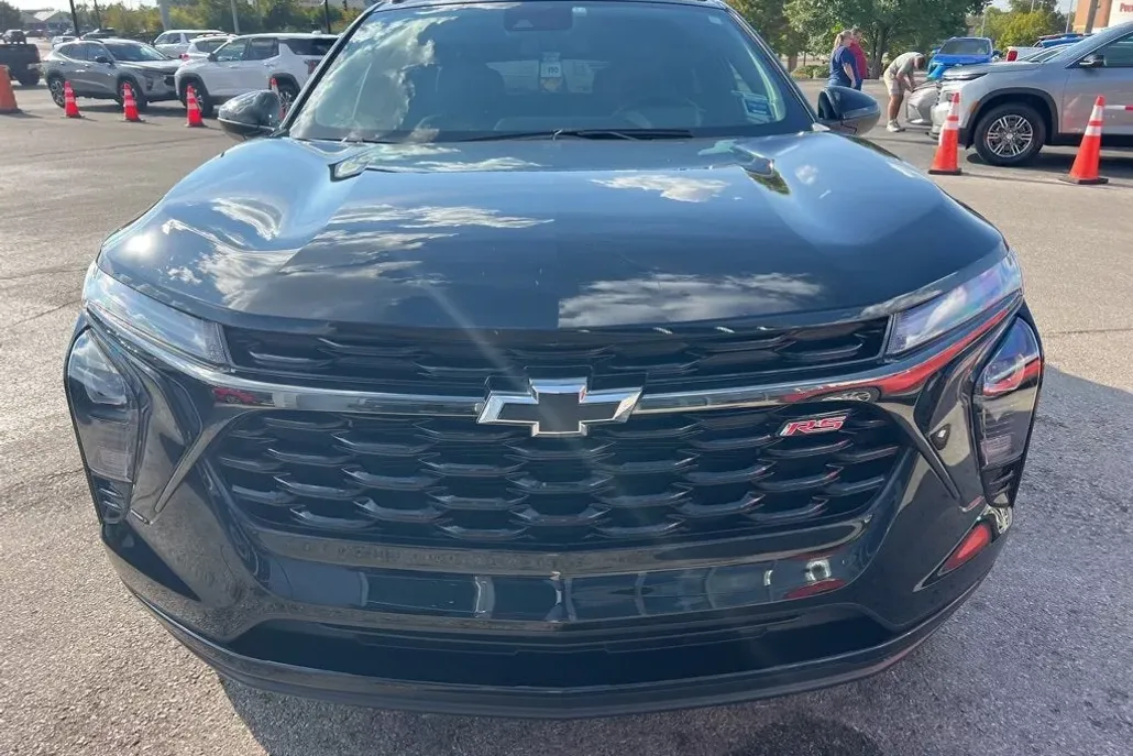2024 Chevrolet Trax photo 1