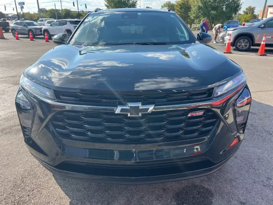 2024 Chevrolet Trax photo 1