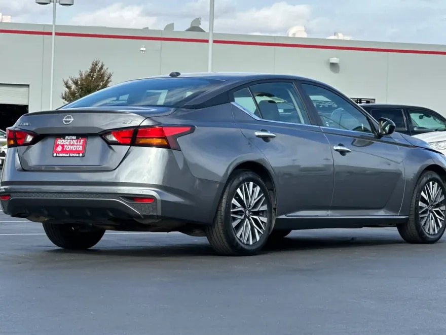 2024 Nissan Altima 2.5 SV photo 1
