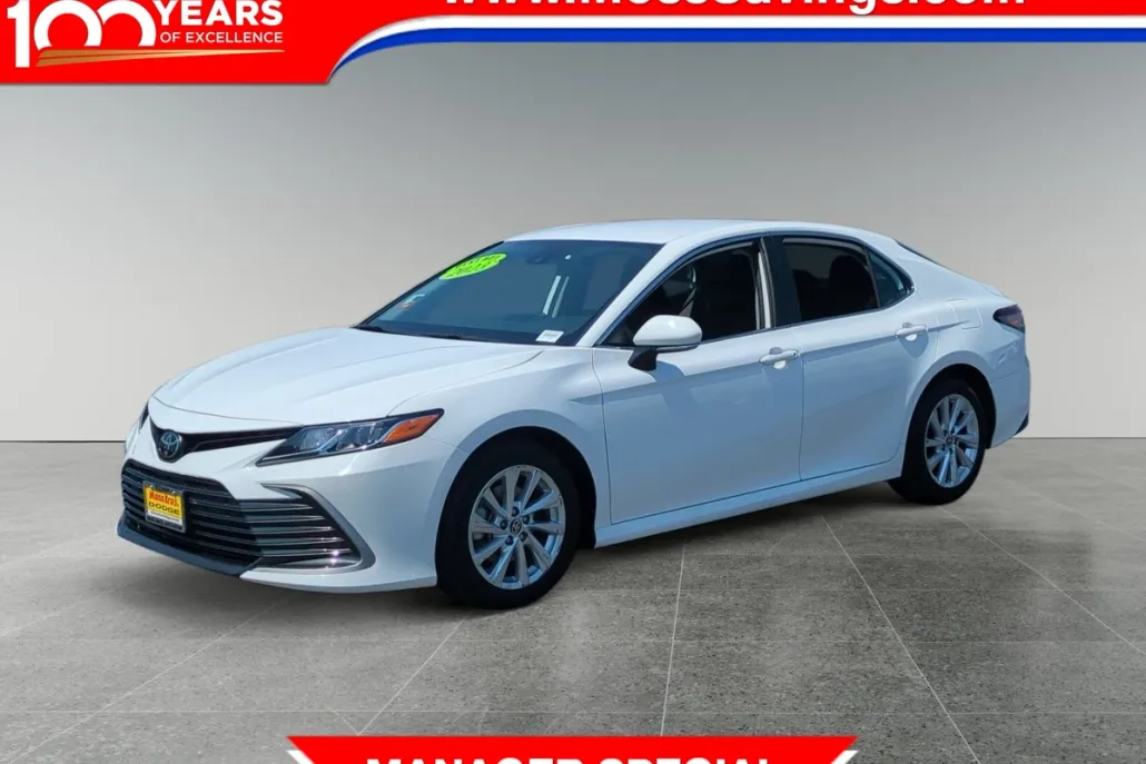 2023 Toyota Camry LE photo 1