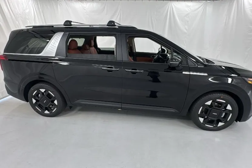 2026 Kia Carnival EX photo 1