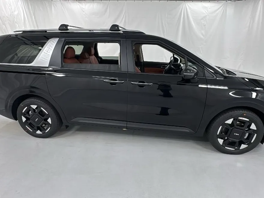 2026 Kia Carnival EX photo 1