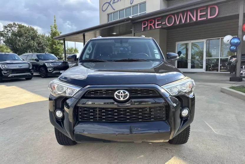 2015 Toyota 4Runner SR5 photo 1