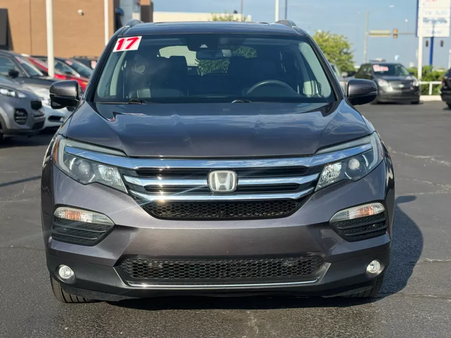 2017 Honda Pilot Touring photo 1