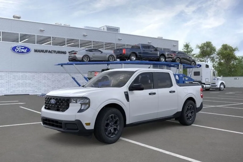 2025 Ford Maverick XLT photo 1