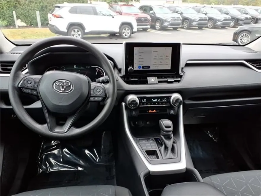 2024 Toyota RAV4 XLE photo 1