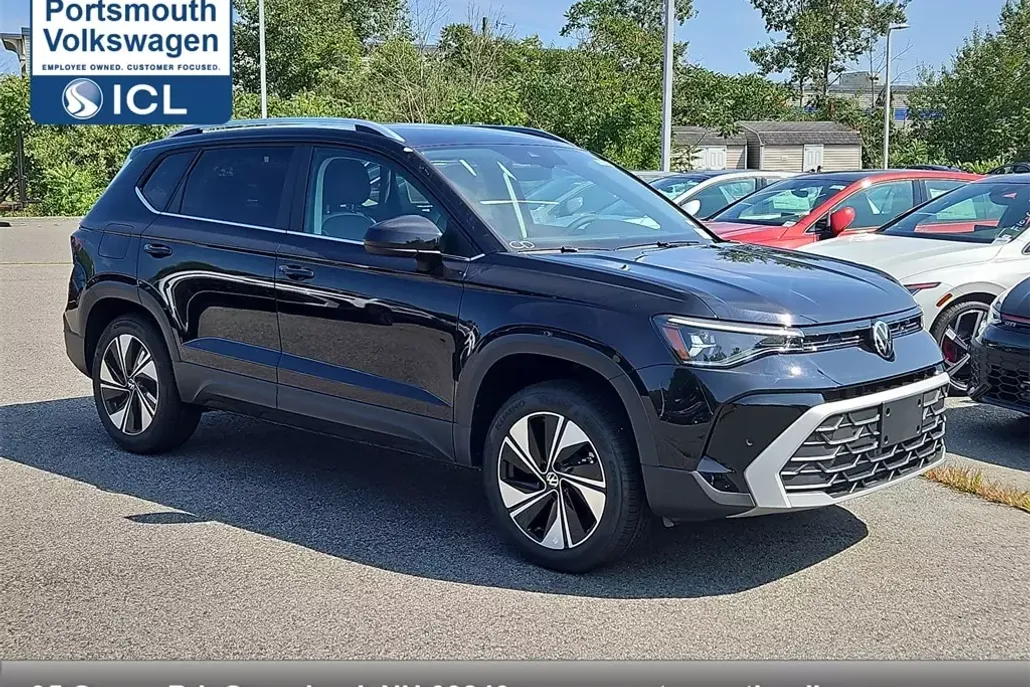 2025 Volkswagen Taos SE photo 1