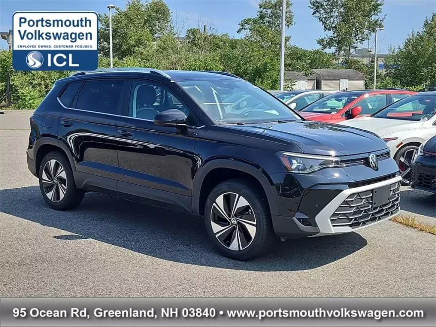 2025 Volkswagen Taos SE photo 1