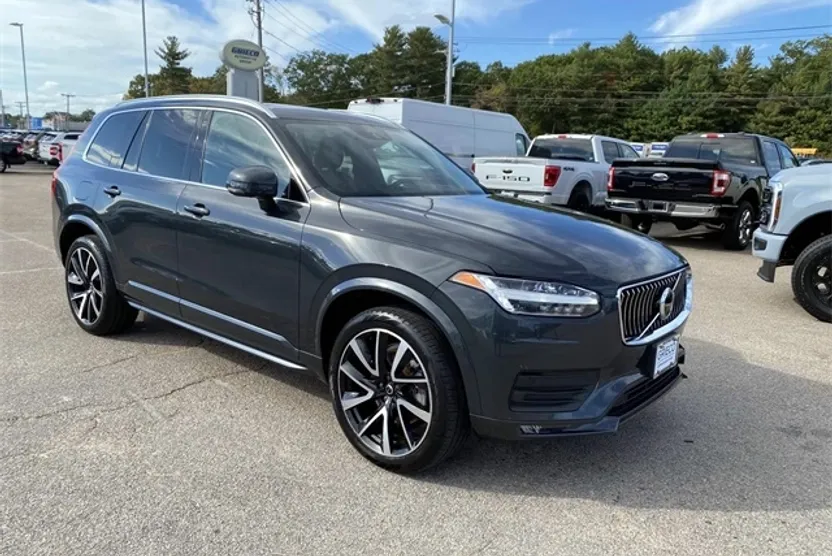 2021 Volvo XC90 T6 Momentum photo 1