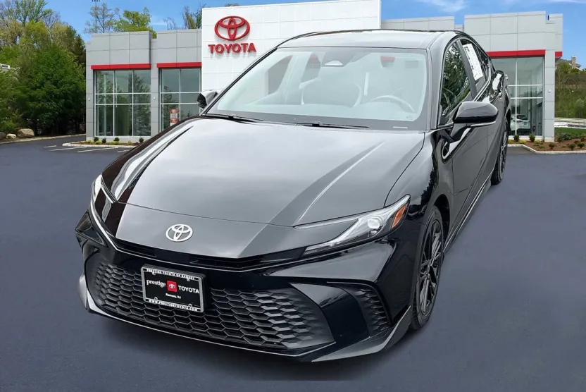 2025 Toyota Camry SE photo 1