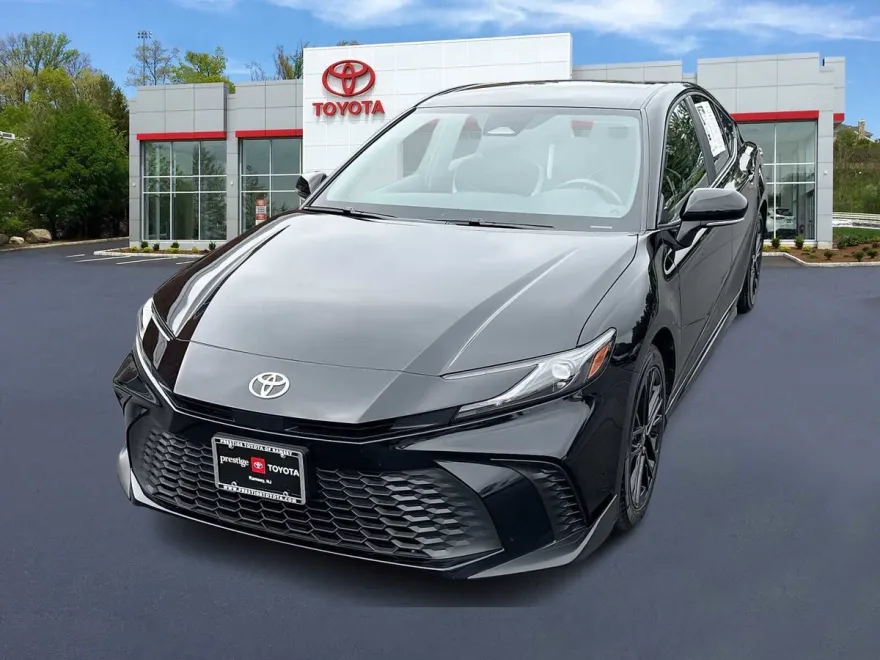 2025 Toyota Camry SE photo 1