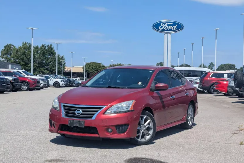 2013 Nissan Sentra SR photo 1