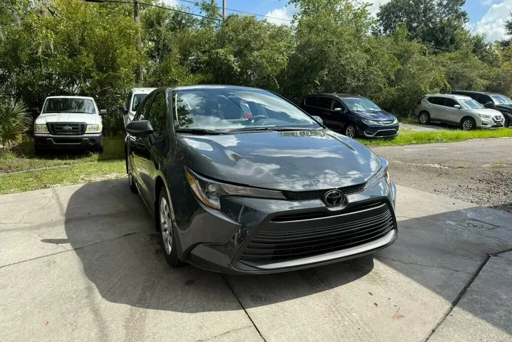 2025 Toyota Corolla LE photo 1