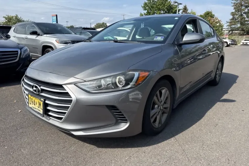 2018 Hyundai Elantra SEL photo 1
