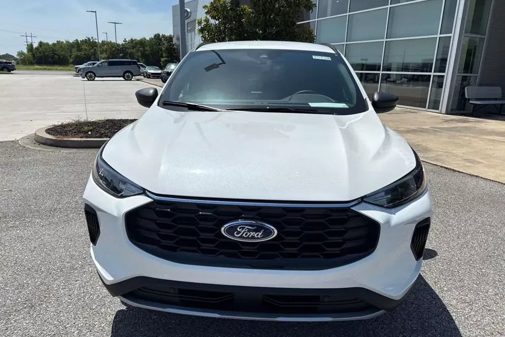 2025 Ford Escape ST-Line photo 1