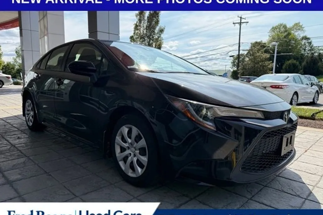 2022 Toyota Corolla LE photo 1