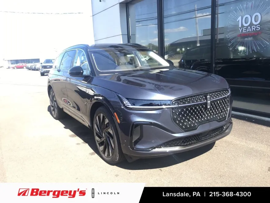 2024 Lincoln Nautilus Black Label photo 1
