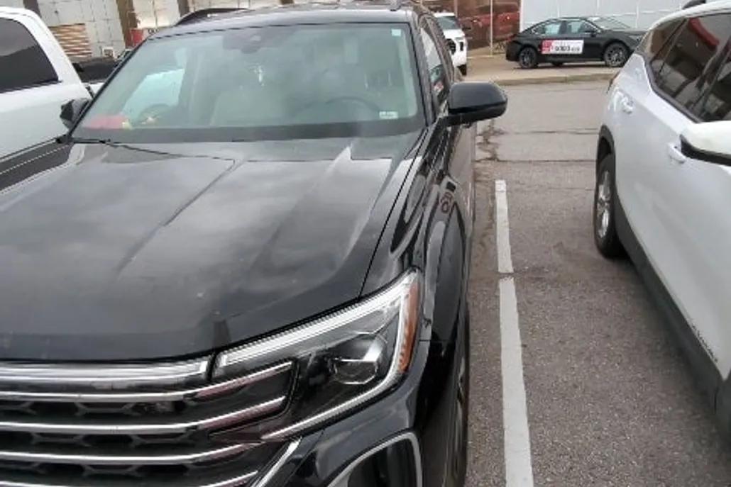 2024 Volkswagen Atlas SE Technology photo 1