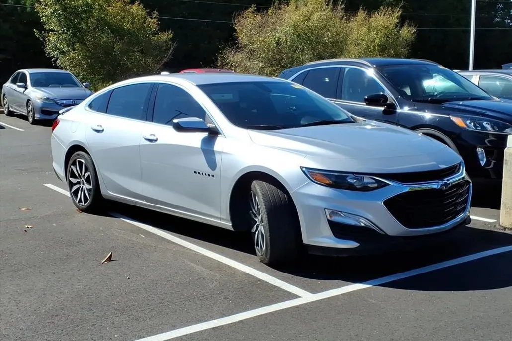 2021 Chevrolet Malibu RS photo 1