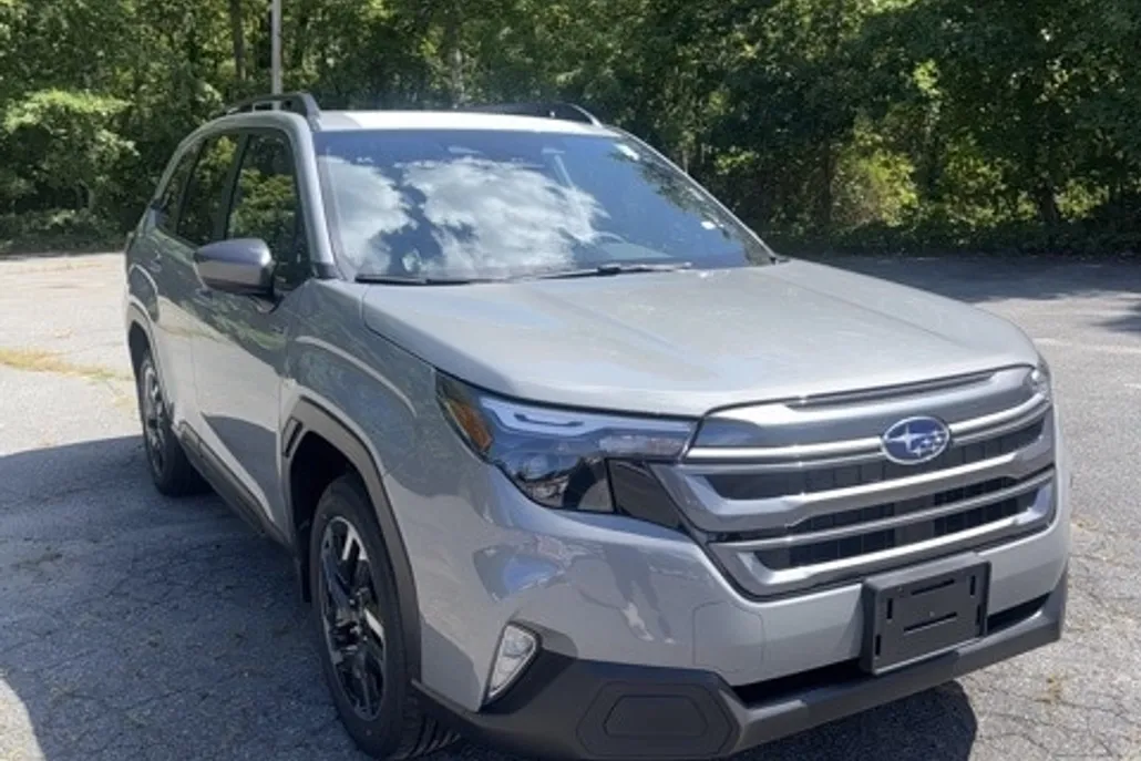 2025 Subaru Forester Premium photo 1