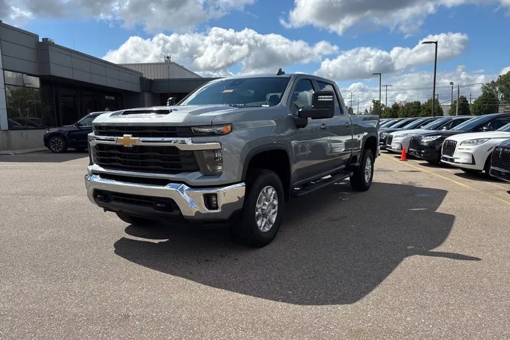 2024 Chevrolet Silverado 2500HD LT photo 1