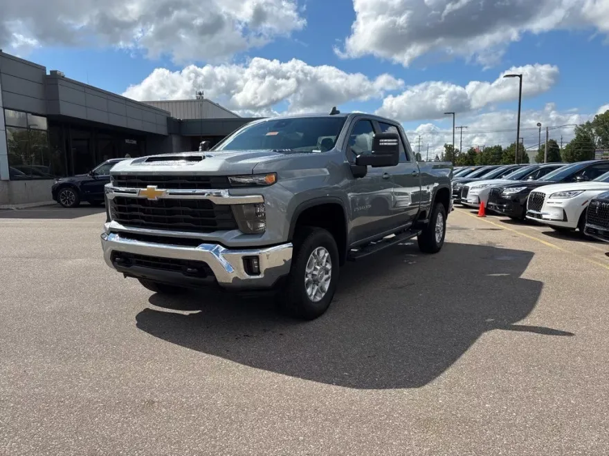 2024 Chevrolet Silverado 2500HD LT photo 1
