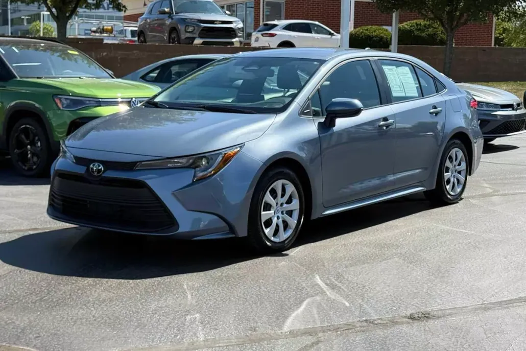 2024 Toyota Corolla LE photo 1