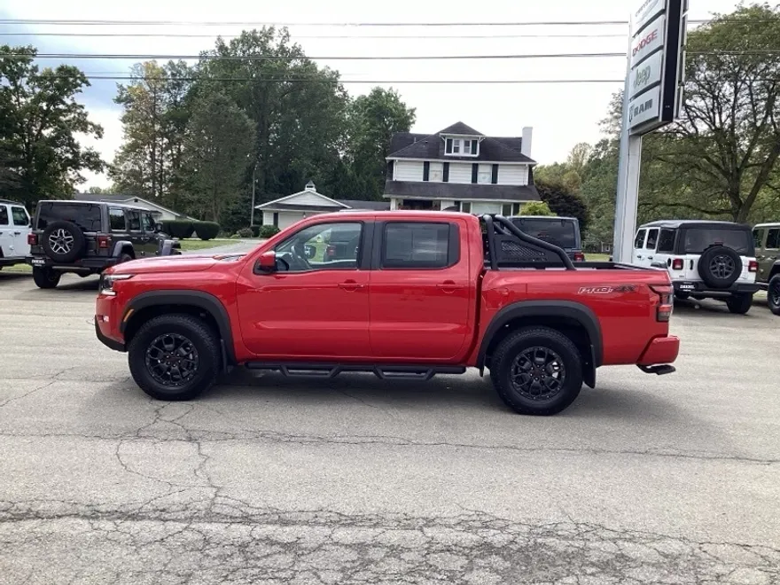 2024 Nissan Frontier PRO-4X Crew Cab photo 1
