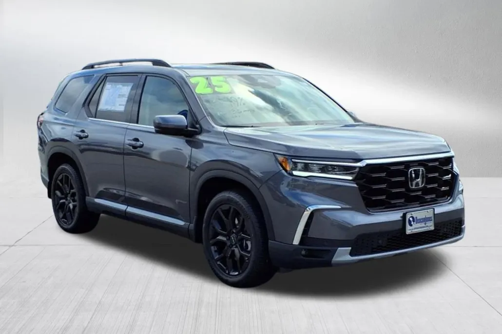 2025 Honda Pilot Touring photo 1