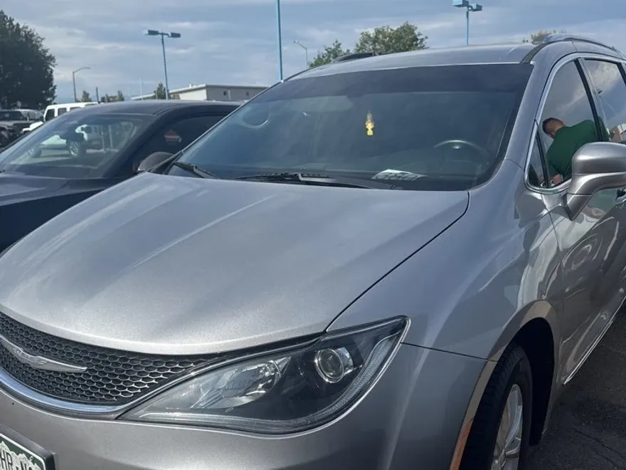 2018 Chrysler Pacifica Touring L photo 1
