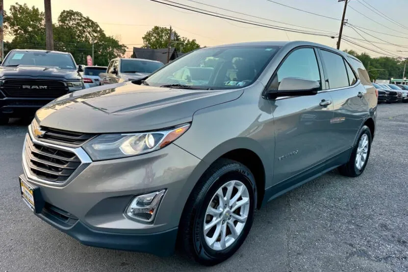 2018 Chevrolet Equinox LT photo 1
