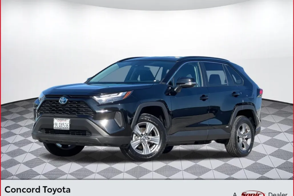 2024 Toyota RAV4 Hybrid XLE photo 1