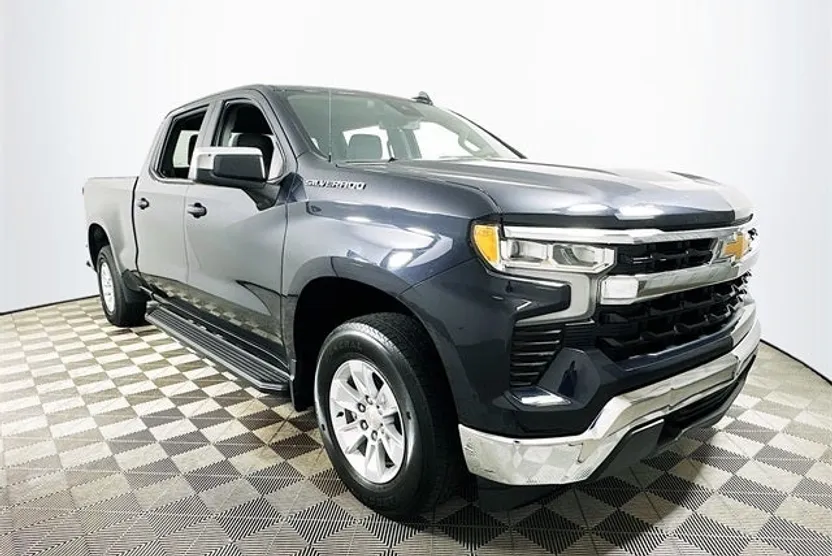2024 Chevrolet Silverado 1500 LT photo 1