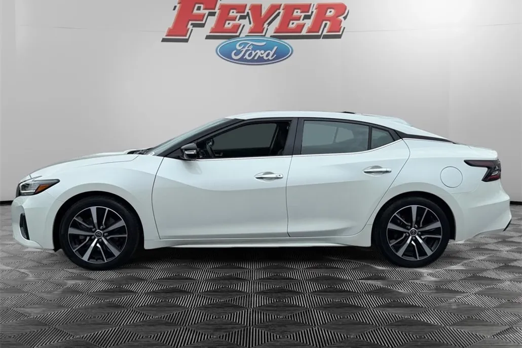 2023 Nissan Maxima SV photo 1