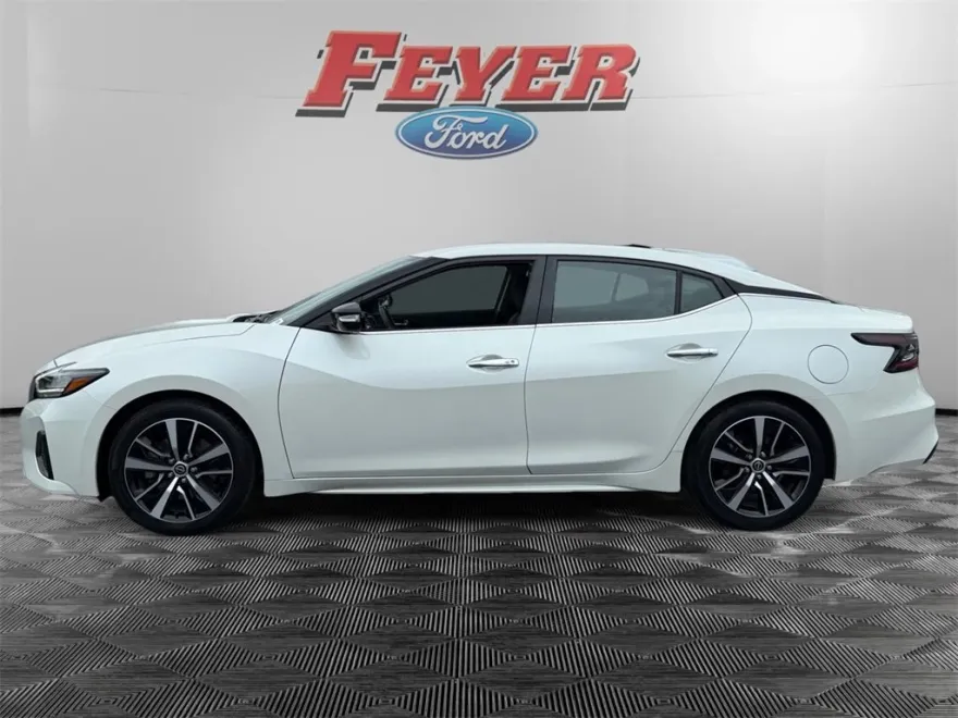 2023 Nissan Maxima SV photo 1