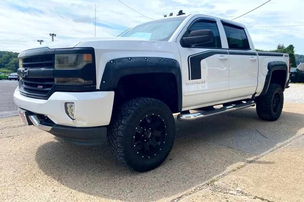 2017 Chevrolet Silverado 1500 photo 1