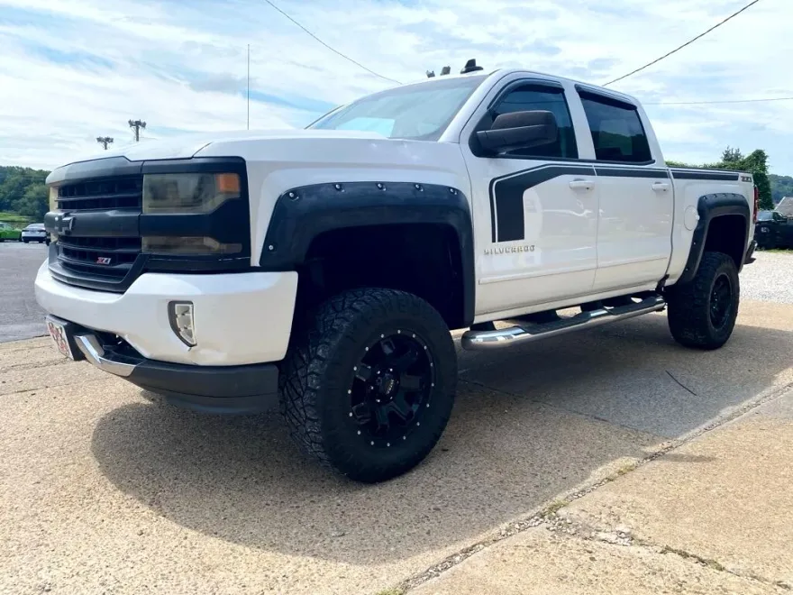 2017 Chevrolet Silverado 1500 photo 1