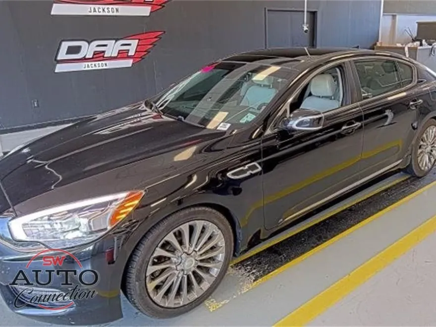 2017 Kia K900 V8 Luxury photo 1