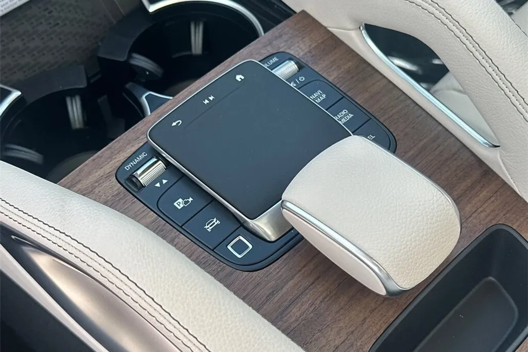 2025 Mercedes Benz GLE 350 4MATIC photo 1