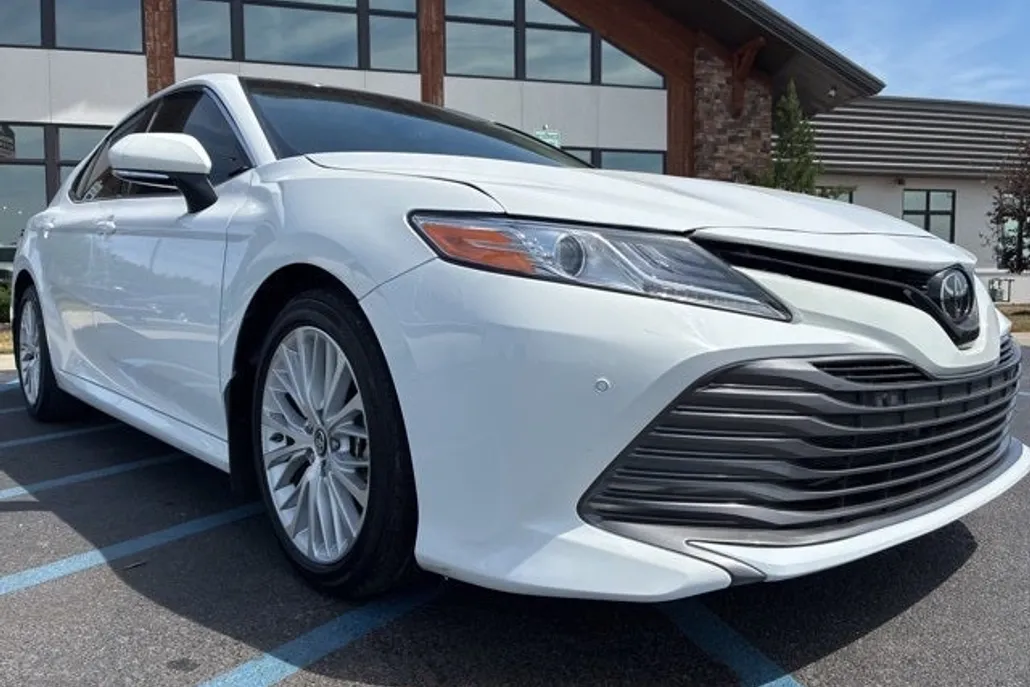 2018 Toyota Camry XLE photo 1