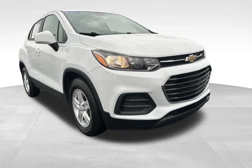 2020 Chevrolet Trax LS photo 1