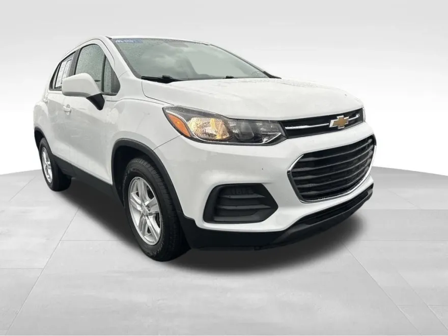 2020 Chevrolet Trax LS photo 1