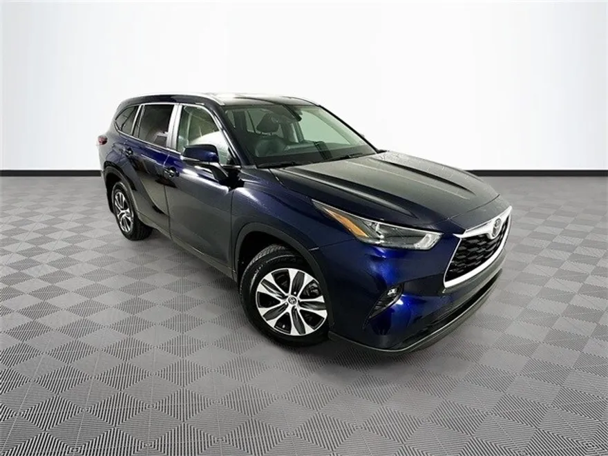 2023 Toyota Highlander Limited photo 1