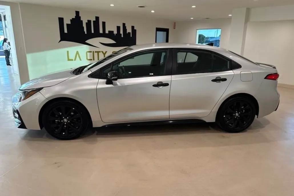 2022 Toyota Corolla SE photo 1