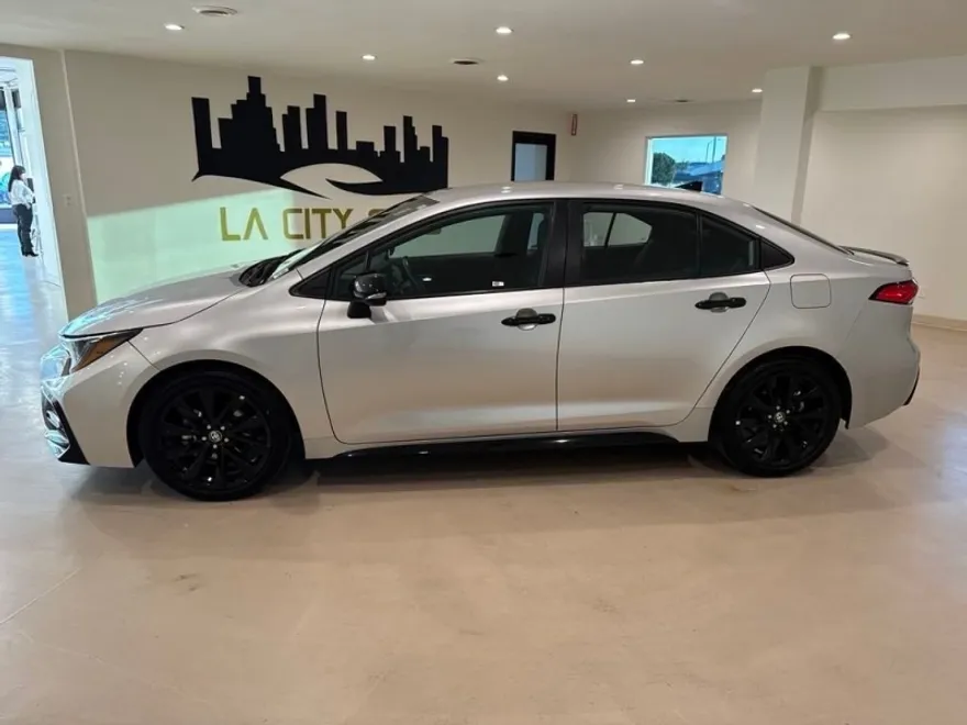 2022 Toyota Corolla SE photo 1