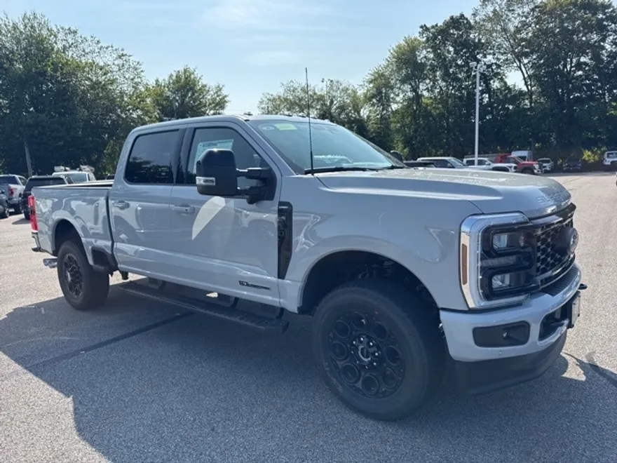 2025 Ford F-250 Lariat photo 1