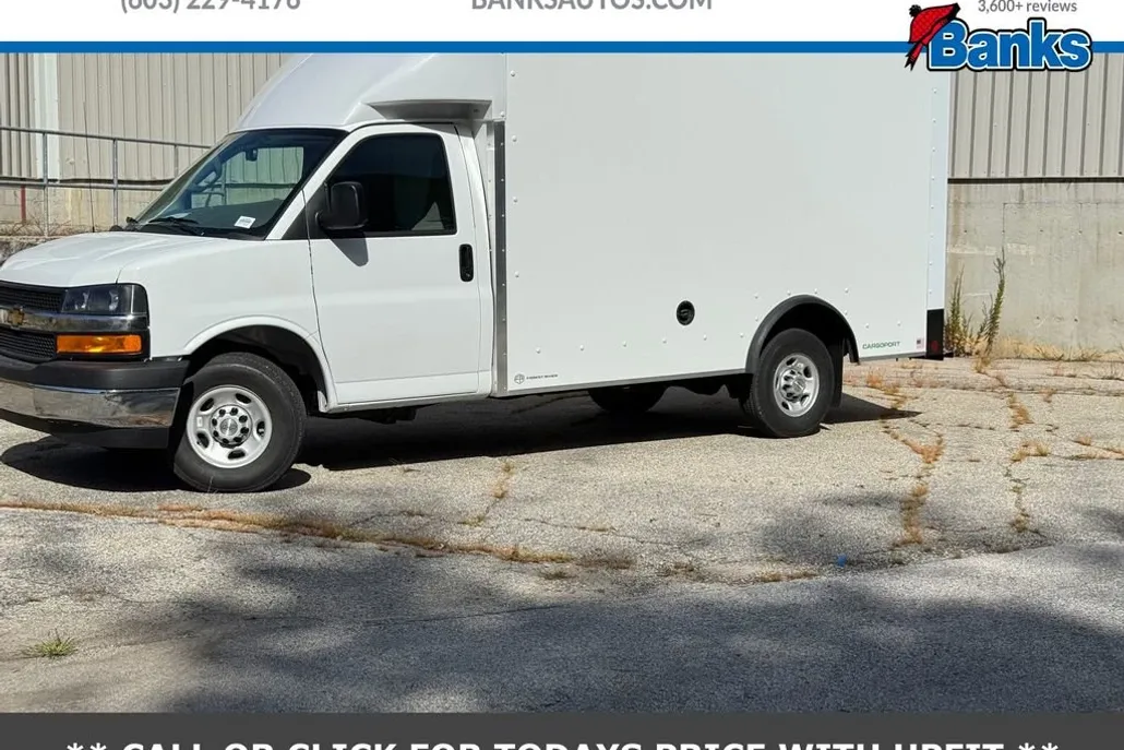 2025 Chevrolet Express Cutaway 3500 photo 1