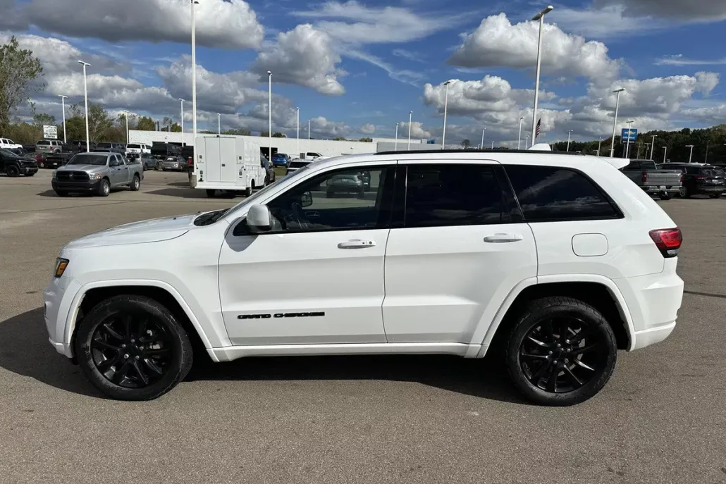 2018 Jeep Grand Cherokee Altitude photo 1