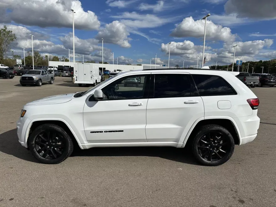 2018 Jeep Grand Cherokee Altitude photo 1